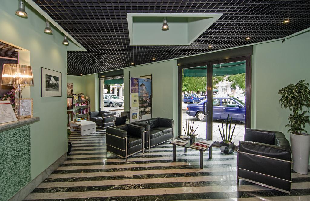 Hotel Rex ลุคคา ภายนอก รูปภาพ