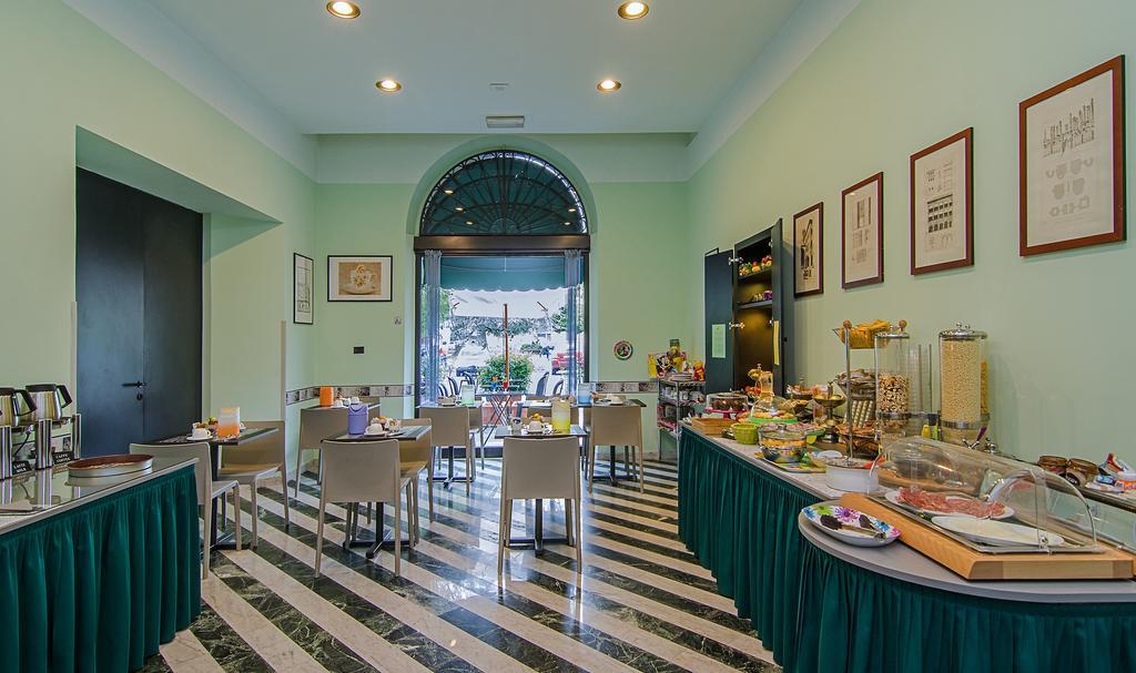 Hotel Rex ลุคคา ภายนอก รูปภาพ